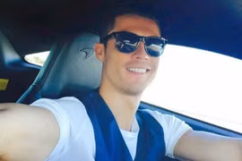 Thói quen chụp ảnh "tự sướng" khiến Ronaldo gặp nguy hiểm