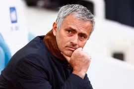 Mourinho giân dữ bỏ họp báo sau cơn ác mộng của Chelsea