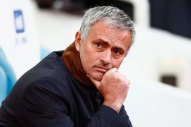 Mourinho giân dữ bỏ họp báo sau cơn ác mộng của Chelsea