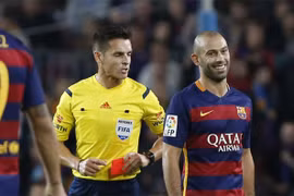 Lăng mạ trọng tài, "sao" Barca nguy cơ lỗi hẹn với Siêu kinh điển
