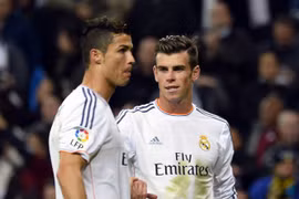 Bale diễn trò khi được hỏi về Ronaldo