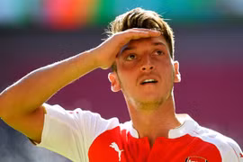Ozil phá kỷ lục tại Premier League