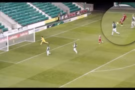 Ngỡ ngàng với "siêu phẩm" từ khoảng cách gần 40m của cô gái trẻ