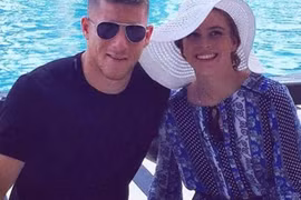 Bạn gái Barkley học Coleen Rooney làm WAGs lớn