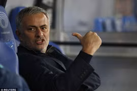 Bị quay lén, Mourinho xô xát với cậu bé mới 14 tuổi