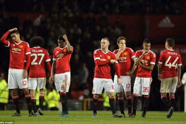 Tại sao thất bại của M.U tại Capital One Cup khiến người Anh lo lắng