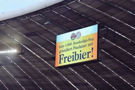 CĐV Bayern Munich được uống bia miễn phí ăn mừng kỷ lục