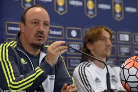 Benitez nguy cơ bị "nhóm quyền lực đen" đẩy khỏi Real Madrid