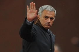 Mourinho thua "trắng bụng" vì đặt cược với cậu bé nhặt bóng