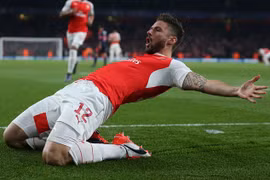 "Bàn tay của Chúa" đưa Arsenal trở về từ địa ngục