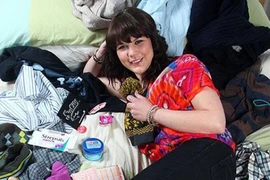 Hồn nhiên khoe "chiến lợi phẩm" phòng the