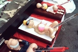 Biến tấu độc đáo, quái dị của các loại ống đựng bút