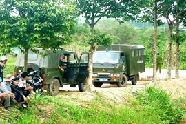 Hoang mang tin hung thủ trở lại đánh mìn đám tang hai người bị hắn bắn chết