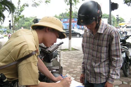 Uống rượu rồi lái xe có thể bị phạt tới 15 triệu đồng