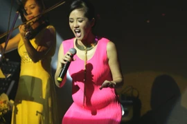 Hồng Nhung mang thai ở tuổi 42 ?