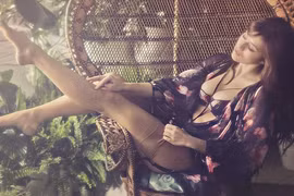 Mylène Jampanoï mơ màng trong trang phục nội y