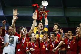 Hủy diệt Italia 4-0, Tây Ban Nha tiếp tục thống trị châu Âu