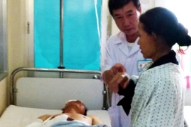 Đưa thi thể vợ về quê, chồng và người thân gặp nạn