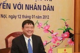 Bộ trưởng Đinh La Thăng trả lời hàng ngàn câu hỏi “nóng“ của người dân