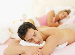 Sợ xanh mặt vì bạn trai ngất lịm đi khi vừa... "lên đỉnh" 