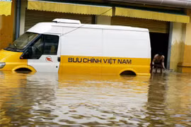 6000 ngôi nhà bị hư hỏng và 10 người bị thương do mưa lũ 