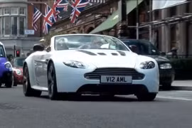 Ngắm Aston Martin V12 Vantage Roadster tuyệt đẹp trên phố