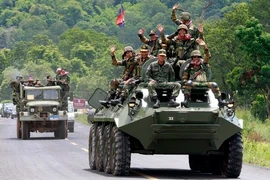 Campuchia nhận 140 xe tăng, xe bọc thép