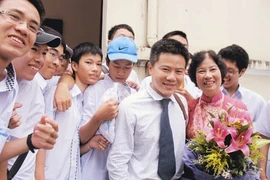 GS Ngô Bảo Châu kể chuyện viết văn vì... "bí toán"