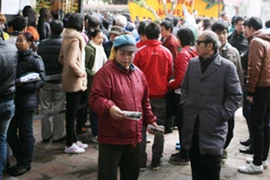 Dân phe vé đổ bộ Văn Miếu ngày Tết 