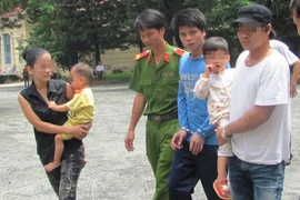  Xót xa cảnh chồng lãnh án tử bỏ lại vợ dại con thơ