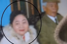 “Mẫu” The và những trò “siêu lố“