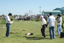 Nổ đầu đạn kinh hoàng khiến 2 người chết, 2 người bị thương