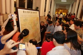 Tấm bản đồ Trung Quốc 1904 thu hút đông đảo người xem