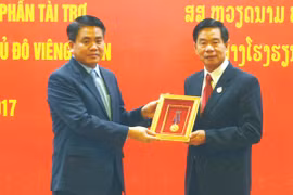Hà Nội nhận huân chương cao quý nhất của Đảng, Nhà nước Lào