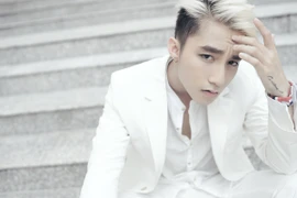 Sơn Tùng M-TP tiết tục tung hình ảnh "chàng trai si tình" hút hồn người hâm mộ