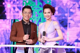 Sau ồn ào hôn nhân, Quỳnh Chi "kết đôi" cùng MC Quốc Bình 