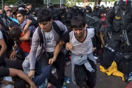 Hungary huy động lực lượng cảnh sát "khủng" tới biên giới Serbia