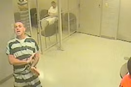 Lạ lùng: Tù nhân phá ngục để… cứu sống cai ngục