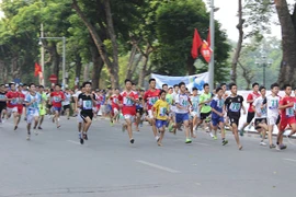 Hơn 1.200 VĐV tham gia giải chạy Báo Hà Hội mới lần thứ 43