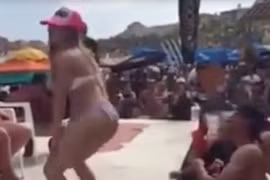 Cô giáo tiểu học bị sa thải vì mặc bikini nhảy múa gợi cảm