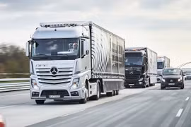 Xe tải tự lái của Mercedes đi từ Đức đến Hà Lan