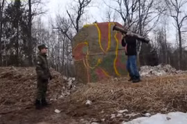 Xem đạn súng phóng lựu RPG-28 xuyên thủng tường bê-tông dày 2m