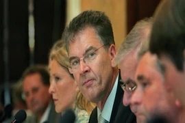 Đức chính thức gửi 100 xe tải chở hàng viện trợ nhân đạo cho Ukraine