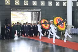 1.500 đoàn trong nước, quốc tế đến viếng Chủ tịch nước Trần Đại Quang