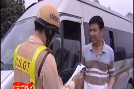 Xử lý quyết liệt xe ô tô lắp phù hiệu sai quy định