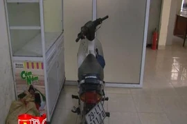 Vào trường đại học trộm xe máy