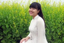 Cô sinh viên khiếm thị chế tạo máy đếm tiền phát ra tiếng nói