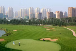 Chống tham nhũng, Trung Quốc “xóa sổ” sân golf