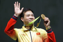 Hoàng Xuân Vinh nhận 5 tỷ đồng tiền thưởng