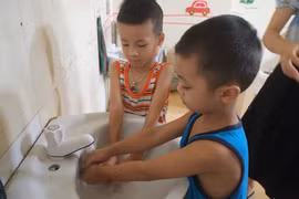  Nhà vệ sinh trường học - nỗi ám ảnh tuổi học trò (2): Trường nội thành cũng "khóc"